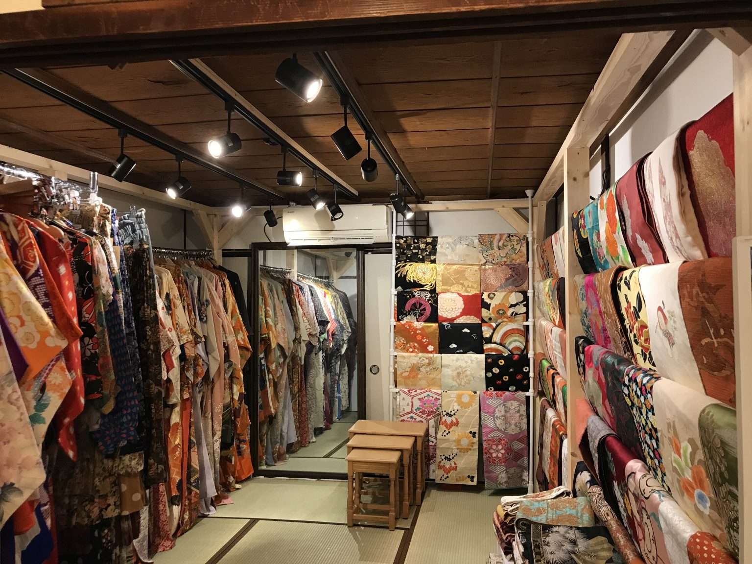存放物品和選擇和服和配件